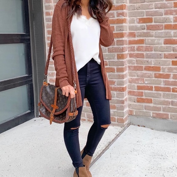 ❌SOLD. Vintage LV bag (bag on left side) - Picture 3 of 3